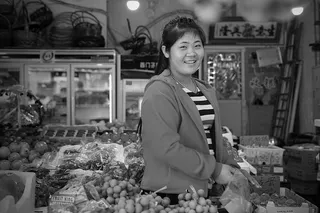 中国，上海，微笑，微笑，快乐，表情，肖像，黑白