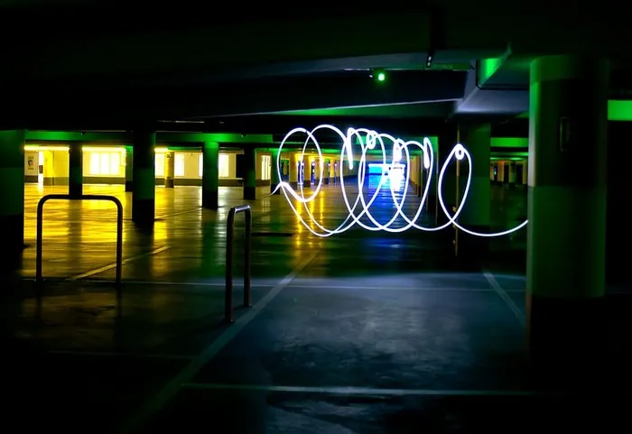 ottignies louvain la neuve，停车场，地下室，效果，绿灯，建筑，黑暗，照明