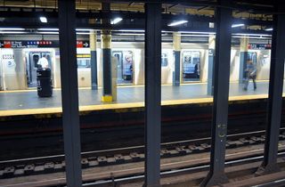 火车、捷运地铁、地铁、地下铁路、地铁、轨道、交通、室内