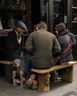 英国、伦敦、soho、饮料、团体、聊天、娱乐、吸烟 英国、伦敦、soho、饮料、团体、聊天、娱乐、吸烟