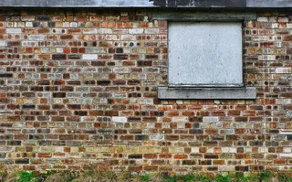 封闭式窗户、砖、墙、走道、小径、地毯、窗户、石墙