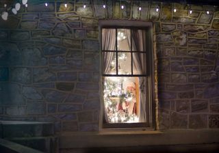 圣诞老人、圣诞节、假日、冬季、灯光、季节性、窗户、建筑