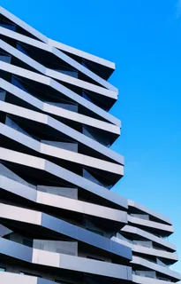灰色高层建筑的低角度照片 灰色高层建筑的低角度照片