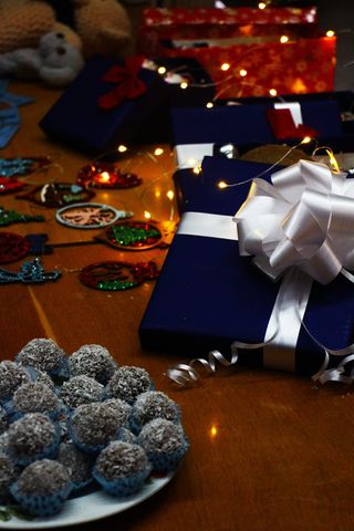 乌克兰，基辅，基辅国立塔拉斯舍甫琴科大学国际关系学院，礼物，新年，假日，礼物，鞠躬