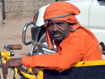 人，成年人，肖像，男人，乞丐，穷人，真人，交通方式