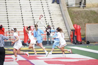 人，人，鞋，衣服，鞋，衣服，短裤，人