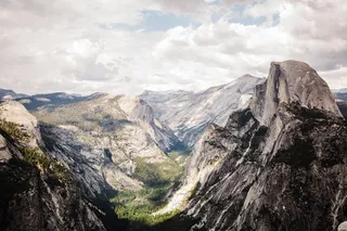 灰色落基山脉，山脉，带，白色，云，白天，山脉，树