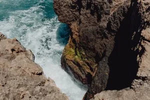 葡萄牙阿莫雷拉海滩阿尔加维西海岸的悬崖