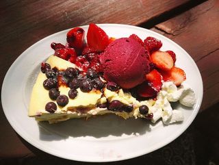 芝士蛋糕蛋糕冰淇淋甜食食物甜点浆果水果