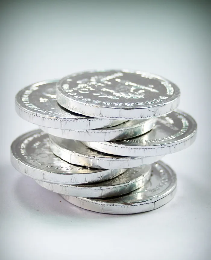 圆形银币，硬币，黄金，现金，孤立，塔，经济，利率