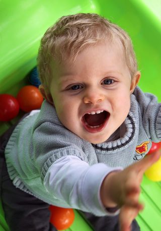 孩子，小，可爱，有趣的活动，天真，绿色，自发，丰富多彩