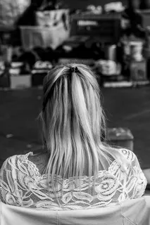 街头摄影,黑白,genk,zomermarkt,女人,头发,发型,真人 街头摄影,黑白,genk,zomermarkt,女人,头发,发型,真人