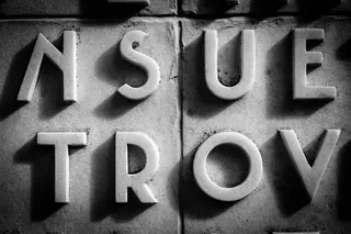 TROV 文字的特写照片