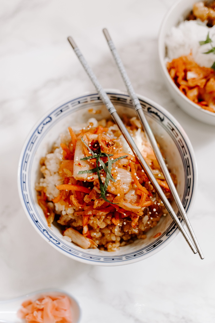 筷子碗上的食物