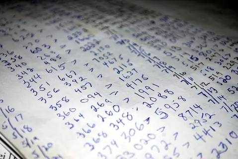 白色打印纸、数字、密码、计算、列表、制表、分组、排名