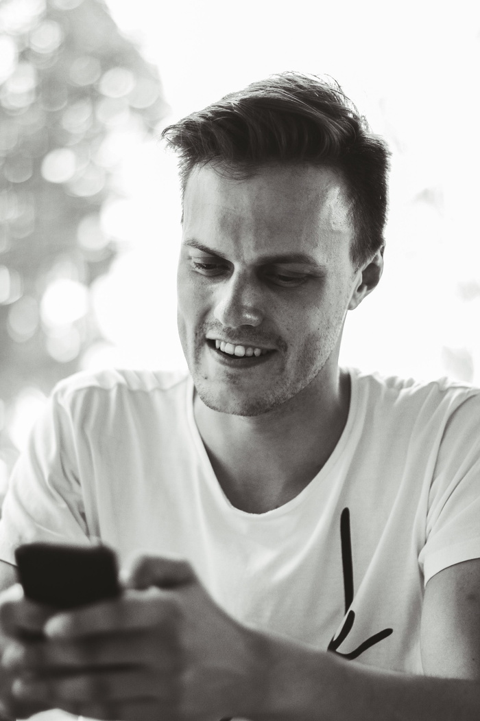 bokeh，肖像，笑，积极，bandw，男人，男孩，微笑