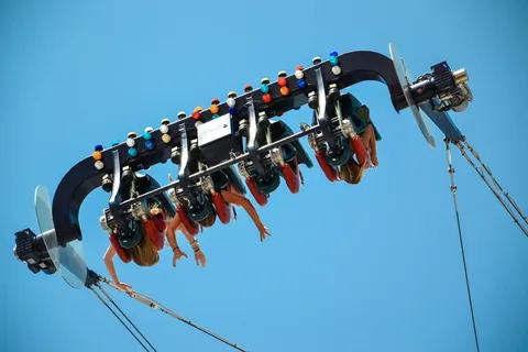 游乐园、骑乘、狂欢、乐趣、加速、速度、肾上腺素、动作