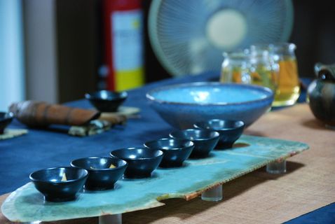 茶、禅、净心、桌子、无人、室内、碗、瓶