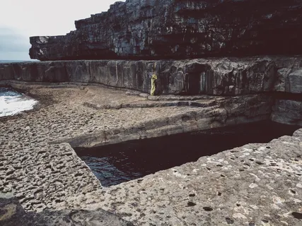 伊尼什莫尔，爱尔兰，悬崖跳水，虫洞，悬崖，海洋，徒步旅行，自然