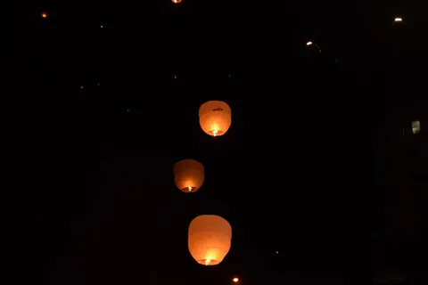 灯光、夜晚、黑暗、模糊、火焰、照明、灯笼、发光 灯光、夜晚、黑暗、模糊、火焰、照明、灯笼、发光