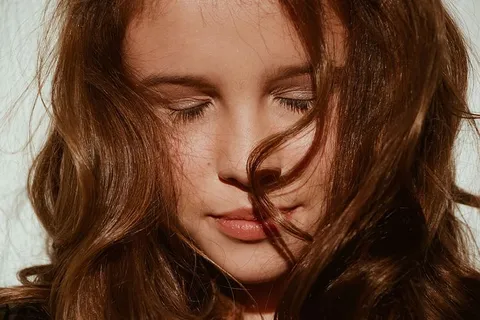 女子面部特写照片