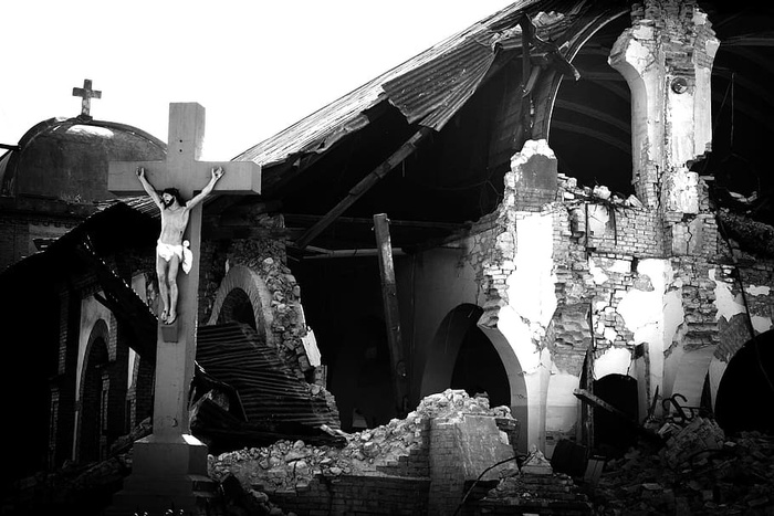 十字架的灰度摄影