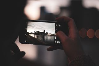 人，人，电子，电话，手指，手机，手机，脸