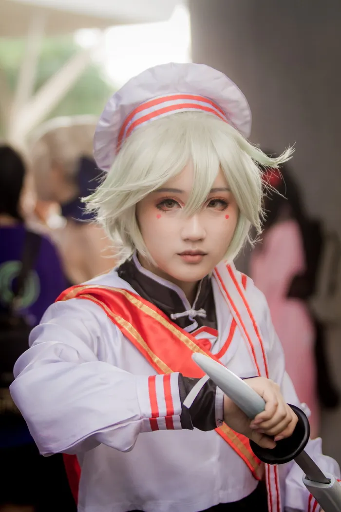 持剑女子