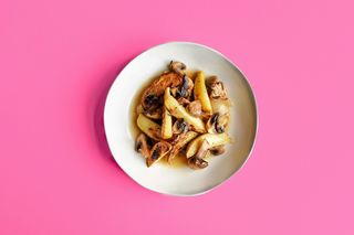 白色盘子上盘子的俯视图