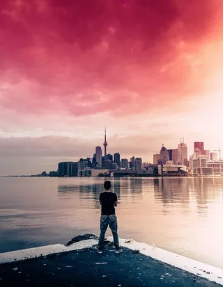 人、站立、身体、水、建筑、建筑、基础设施、日落