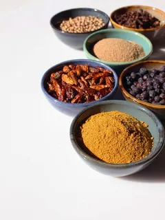 几种,什锦,香草,碗,香料,调味品,香味,味道 几种,什锦,香草,碗,香料,调味品,香味,味道