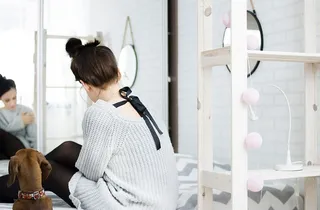 女人，狗，镜子，卧室，白色，迷你，腊肠，项圈