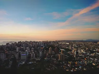 城市，城市挑战，云，地平线，天空，天际线，城市，建筑外部