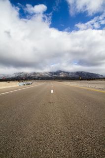 德克萨斯州，富兰克林山脉，风景，山脉，公路，云，蓝天，多云