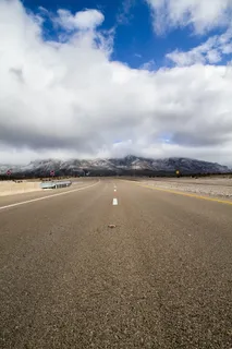 德克萨斯州，富兰克林山脉，风景，山脉，公路，云，蓝天，多云