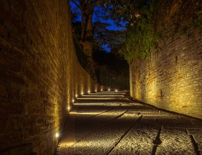 建筑、道路、夜晚、照明、城市、历史、意大利、车道