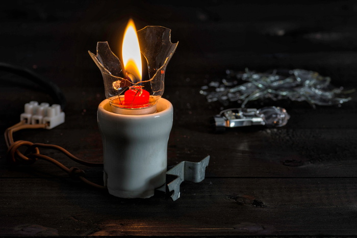 电流、蜡烛、灯、瓷器、碎片、电线、木材、版本