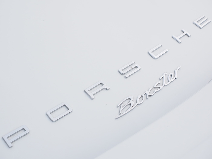 保时捷boxster标志，特写照片，保时捷，刻字，boxster，保时捷boxster，汽车品牌，品牌