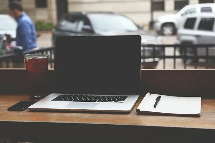 苹果、咖啡馆、电脑、笔记本电脑、macbook pro、实体模型、笔记本电脑、笔记