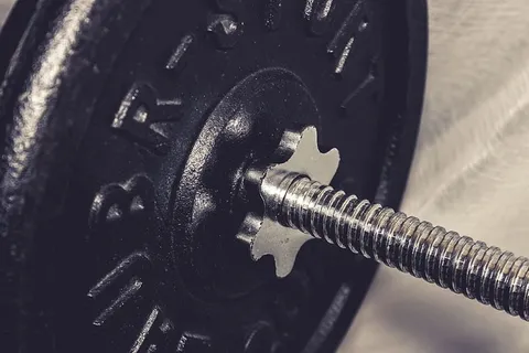 健身房、举重、健身、锻炼、力量、杠铃、健康、特写