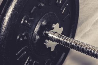 健身房、举重、健身、锻炼、力量、杠铃、健康、特写