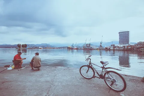 两个人钓鱼 两个人钓鱼