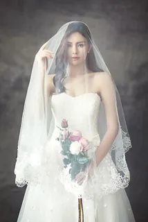 女士,穿着,白色,婚纱,手持,花束,鲜花,婚纱 女士,穿着,白色,婚纱,手持,花束,鲜花,婚纱