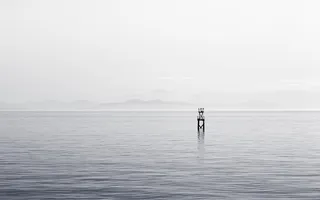 浮标，主体，水，灰色，比例，水，灰色，天空