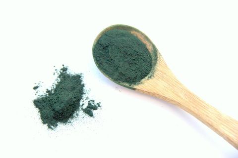 绿色、粉末、米色、木质、抹刀、螺旋藻、藻类、植物蛋白 绿色、粉末、米色、木质、抹刀、螺旋藻、藻类、植物蛋白