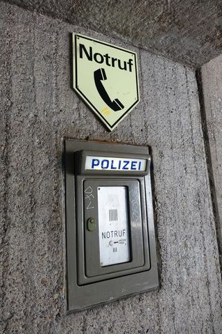 紧急情况、支柱、警察、警报、救援、使用、电话、急救