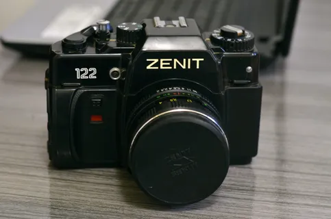 相机，电子产品，数码相机，带子，镜头盖，相机镜头，立体声，轮廓