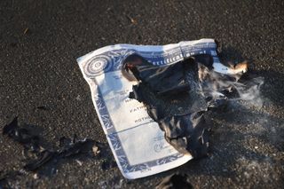 文字、纸张、烟雾、衣服、服饰、金钱、*、骨灰