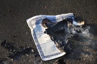 文字、纸张、烟雾、衣服、服饰、金钱、*、骨灰