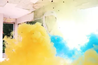 英国，holywell，烟雾，烟雾手榴弹，火焰，黄色，蓝色